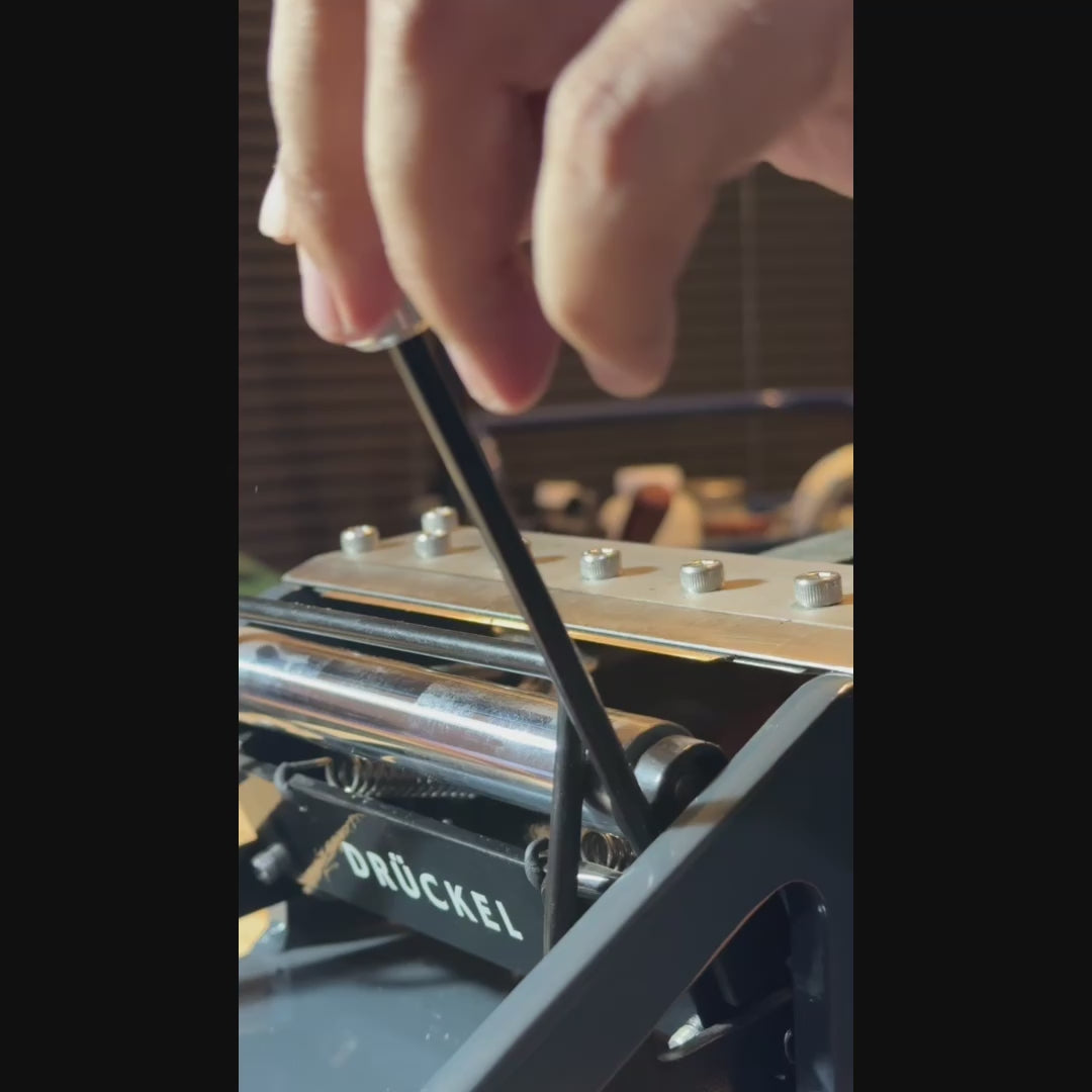 [PRE-ORDER] Druckel Leather Splitter V3